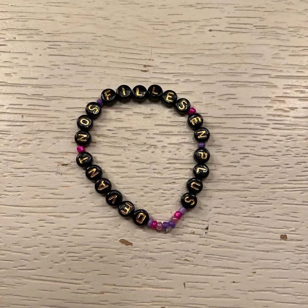 Taylor Swift French Friendship Bracelet